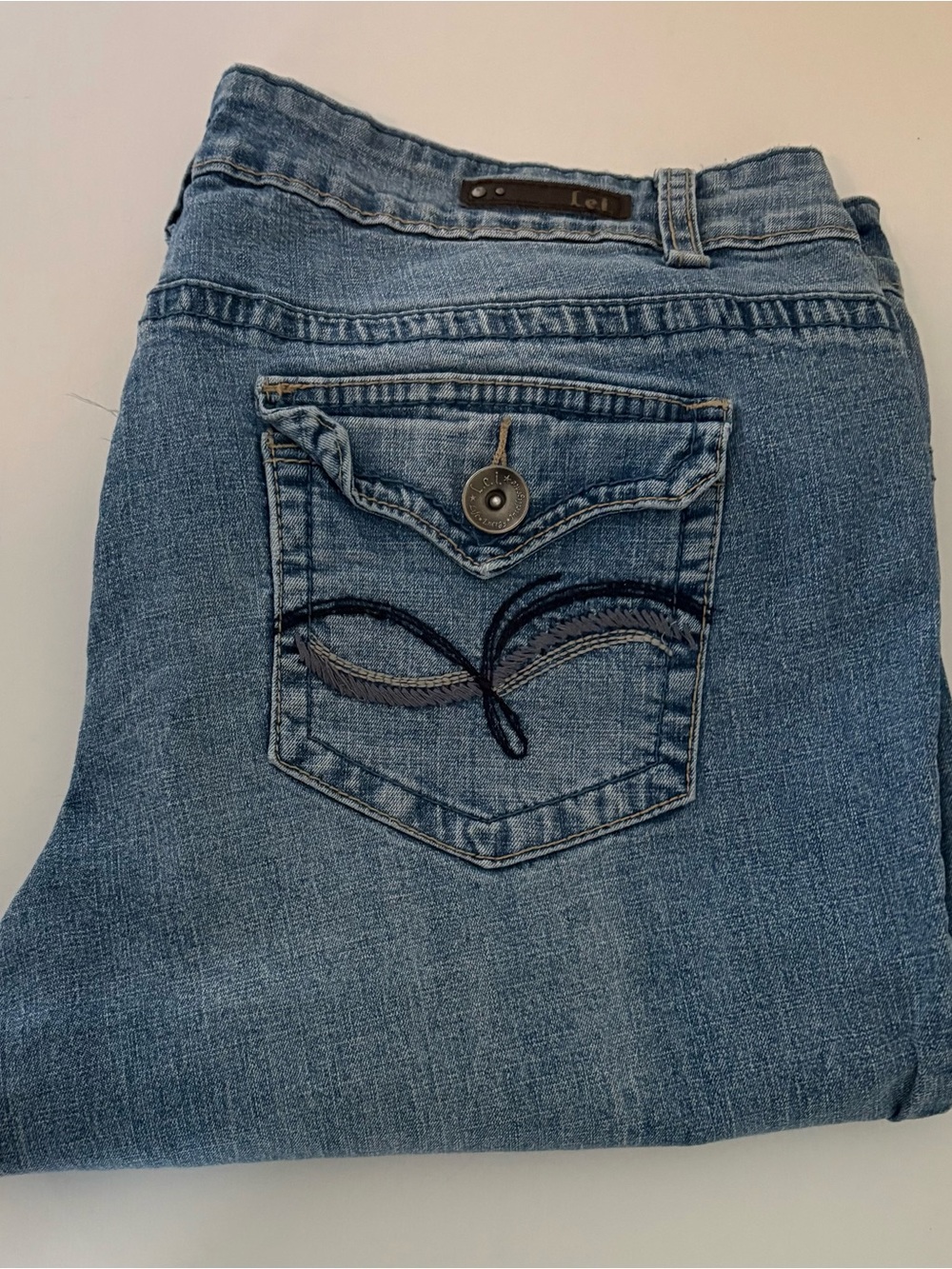 lei sz 17 Bootcut Jeans in Faded Blue - Picture 3 of 5